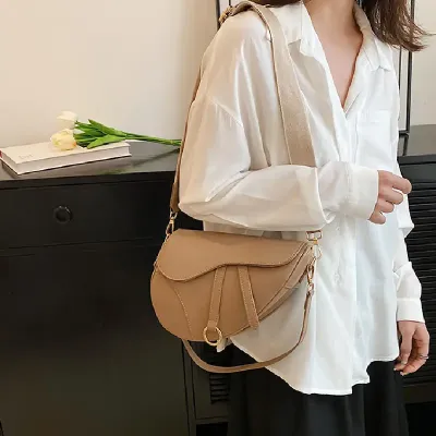 ONE-SHOULDER VERSATILE SADDLE BAG